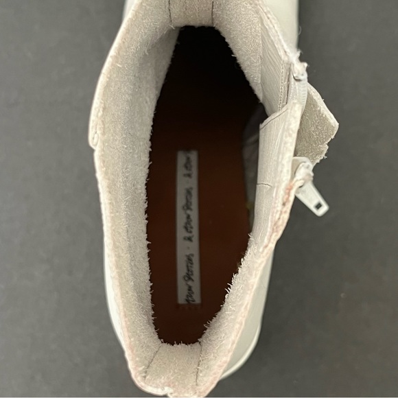 & Other Stories Women’s White Leather Booties Chunky Heel Round Toe **Size 7.5 - Picture 12 of 14